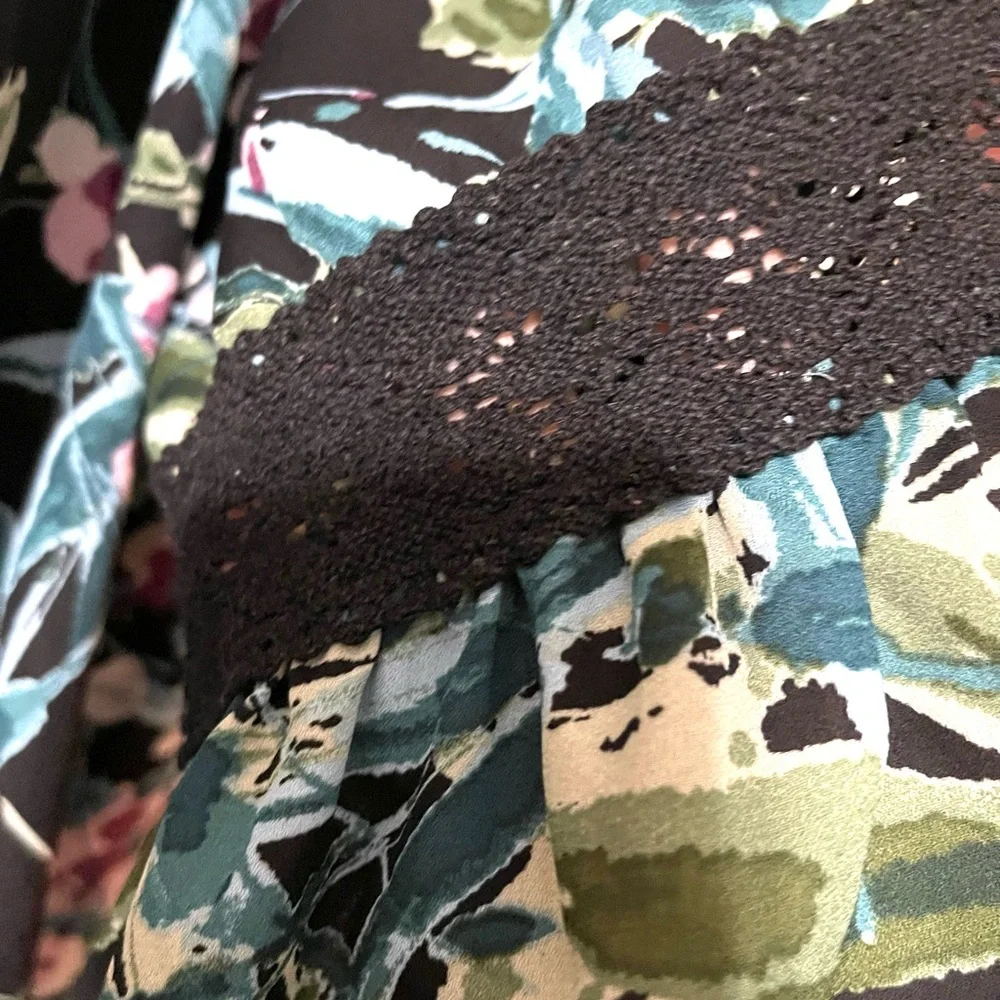 💥FREE W/BUNDLE PURCHASE💥🦋ZAC & RACHEL Pretty Top🦋 - Picture 7 of 7